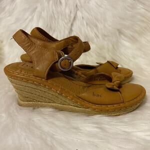 Born BOC Tan Wedge Espadrille Bow Accent Sandals Size 9